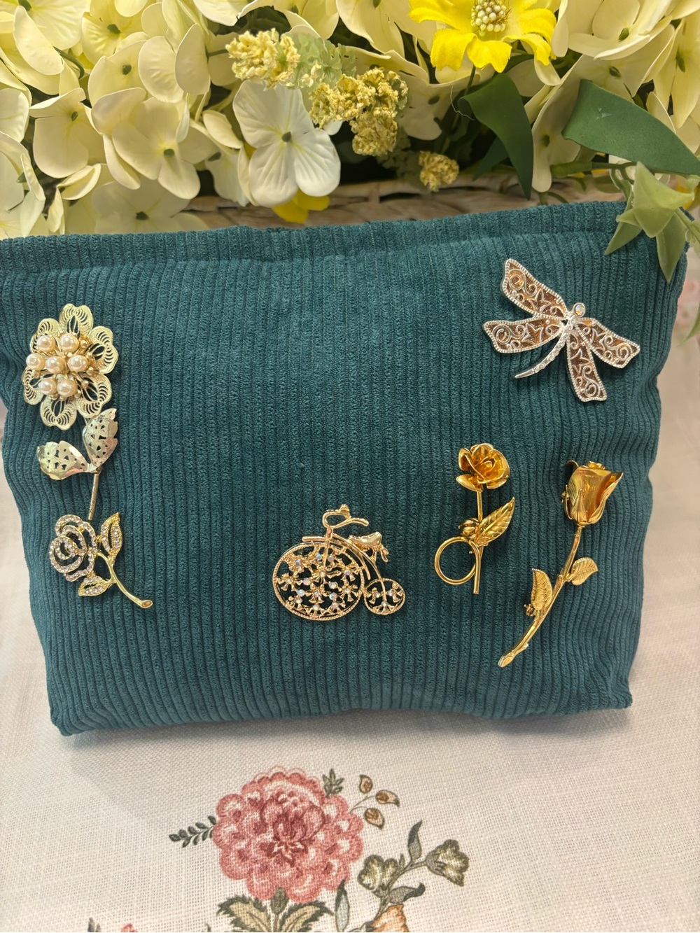 Gold Floral & Dragonfly Brooch Pin Set on Teal Pouch